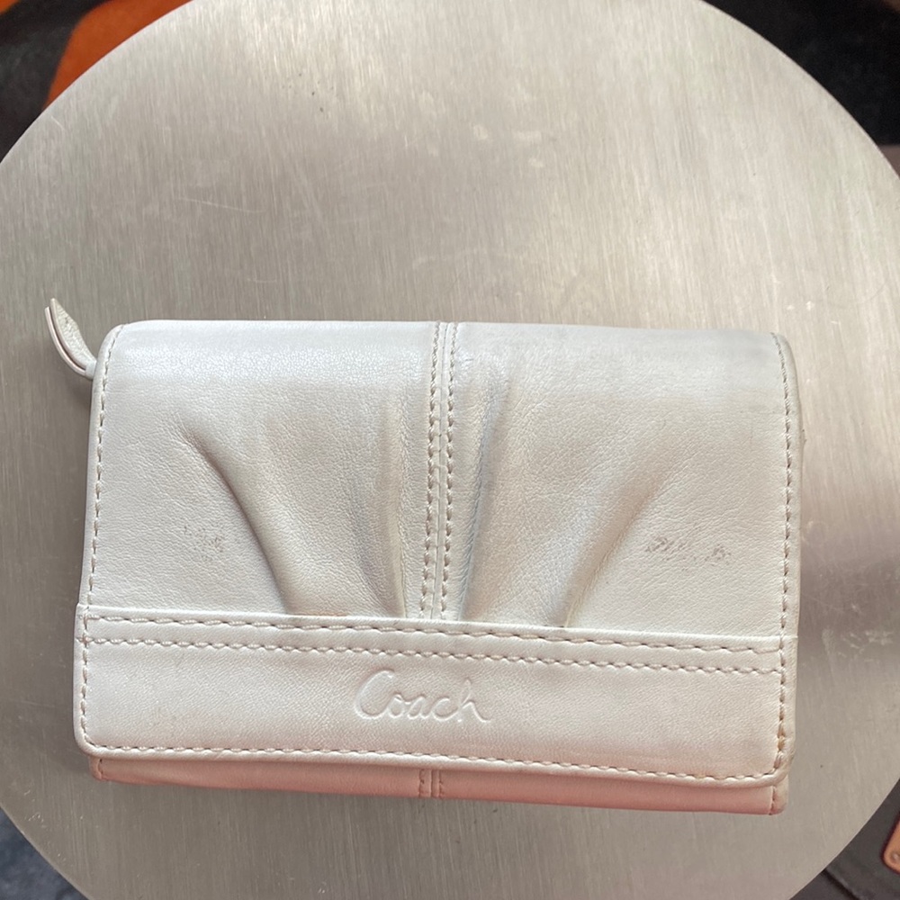 PRE-OWNED COACH WHITE WOMEN’S WALLET